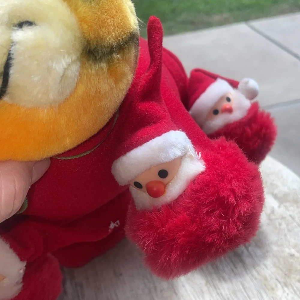 Garfield Christmas 1981 vintage plush toy with Santa slippers